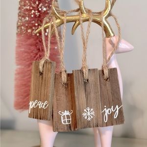 Decocrated Wooden Holiday Tags